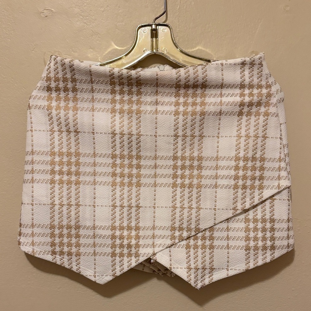 AKIRA Asymmetrical Plaid Skirt in Tan and White